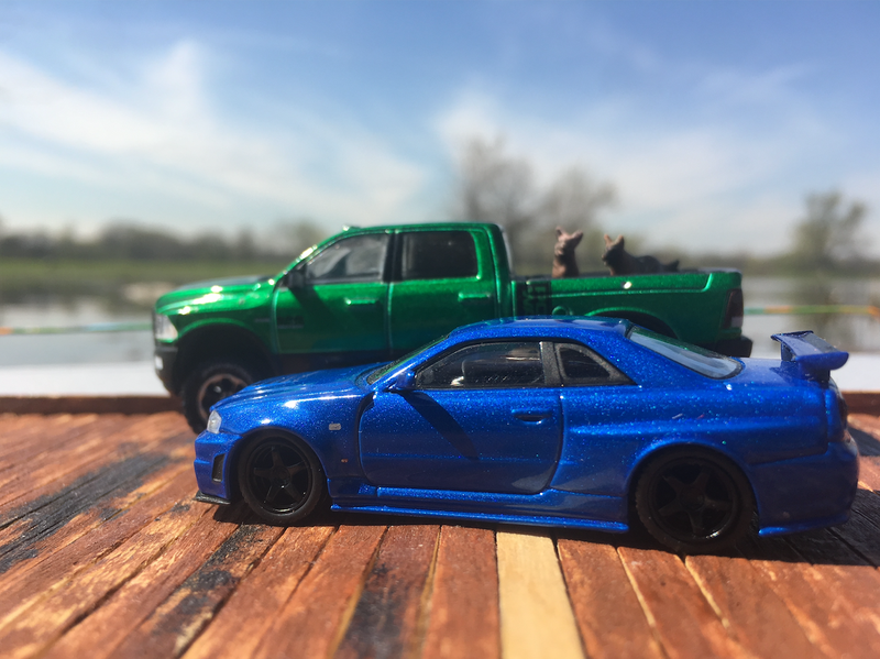 Illustration for article titled A Z Tuned R34 and Pinky & Shadow at The Lake